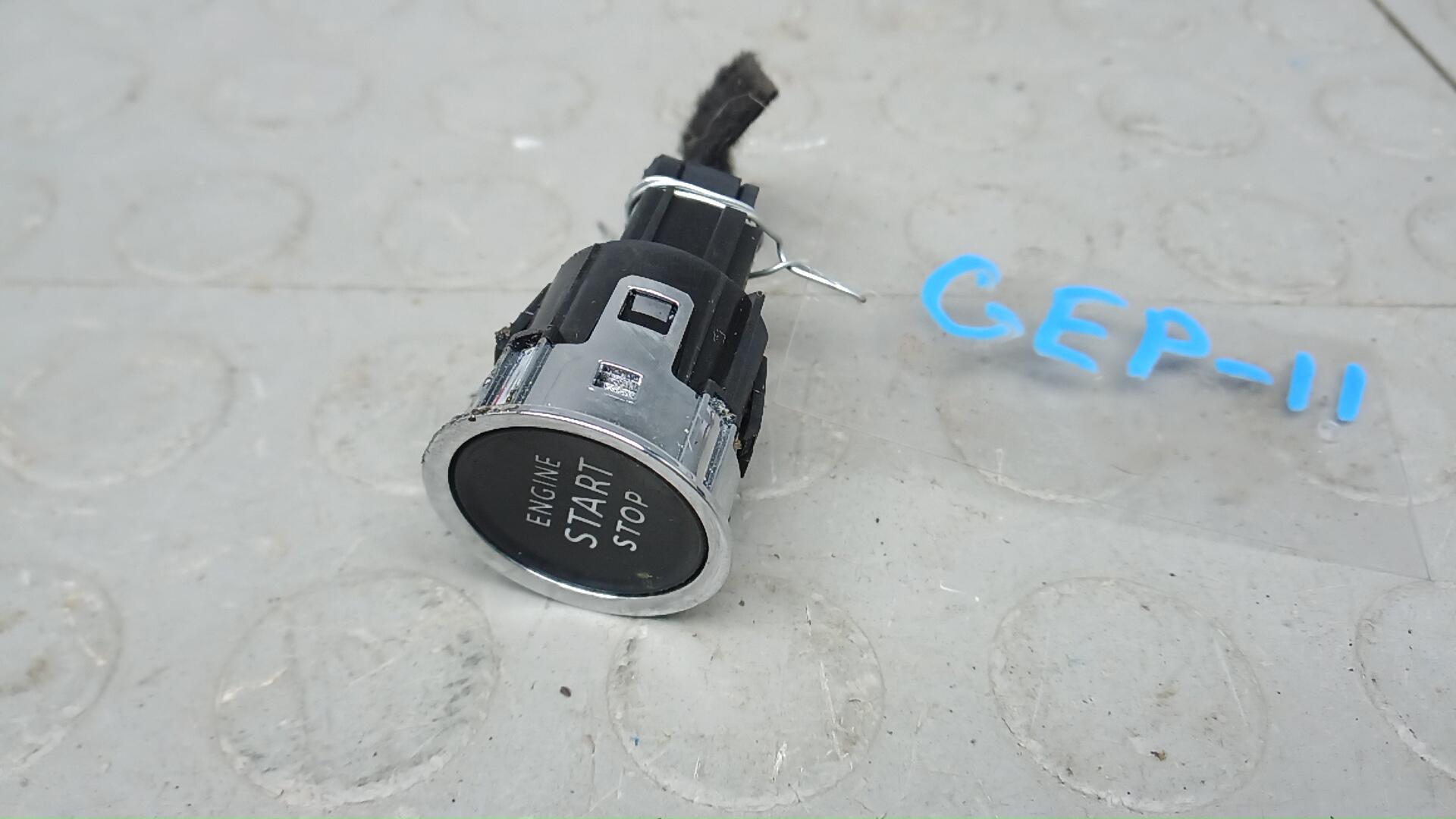 Кнопка запуска двигателя