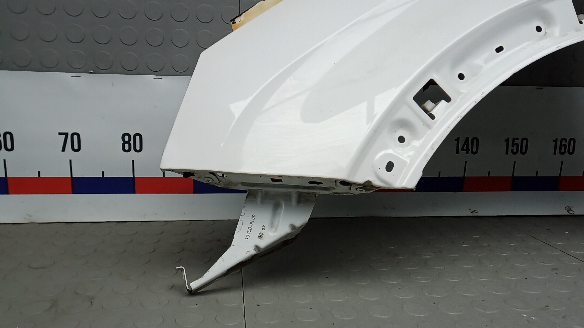 Крыло переднее левое