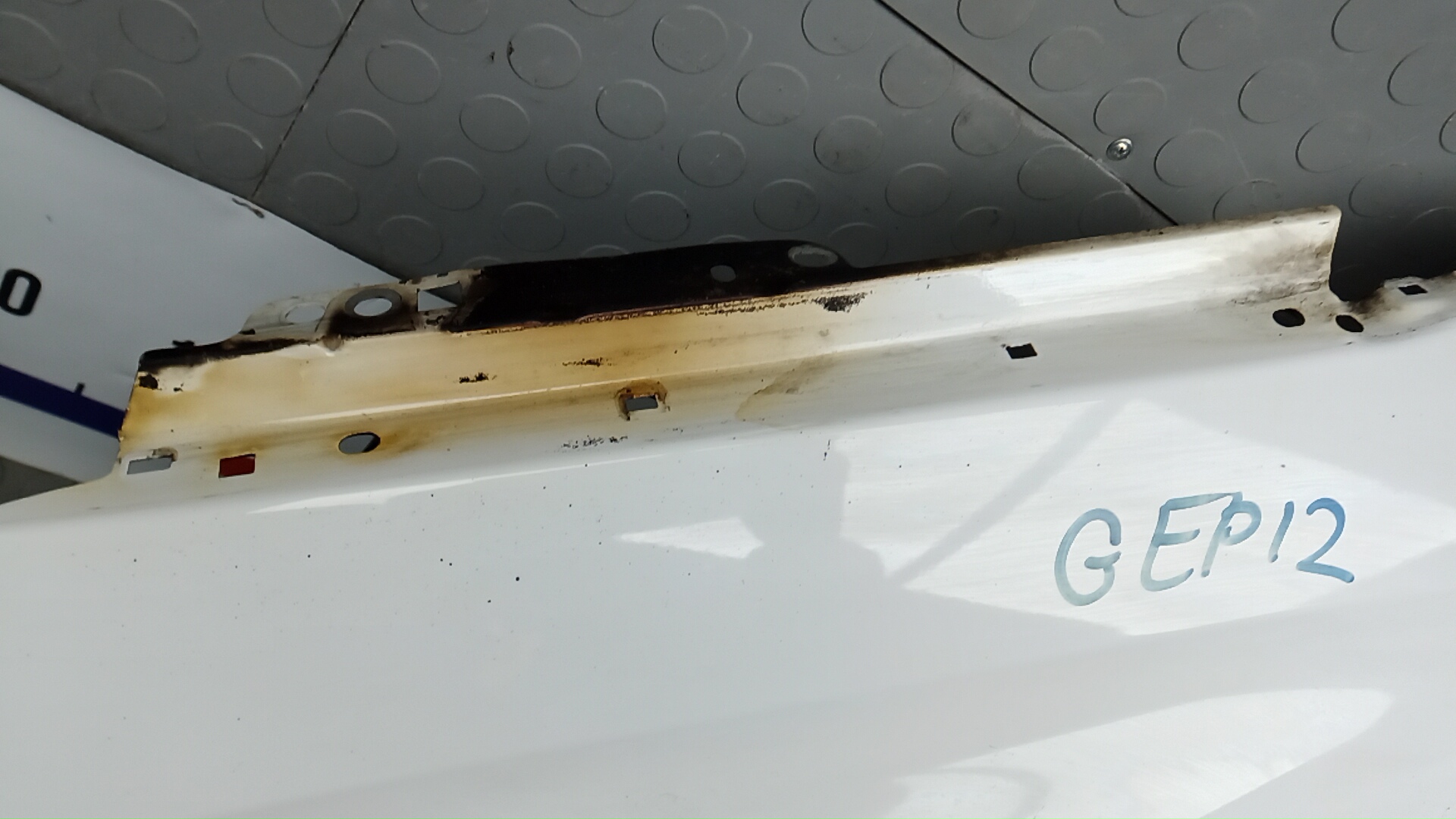 Крыло переднее левое