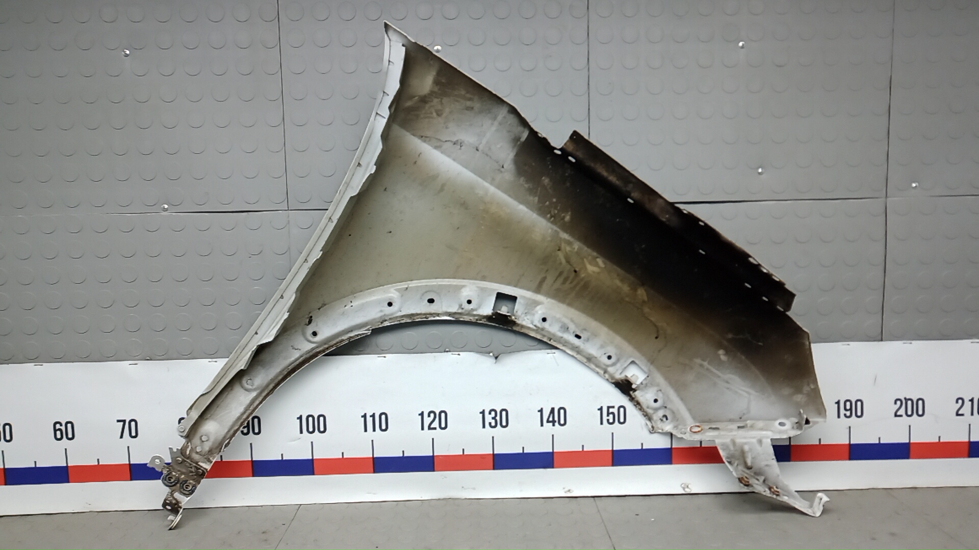 Крыло переднее левое