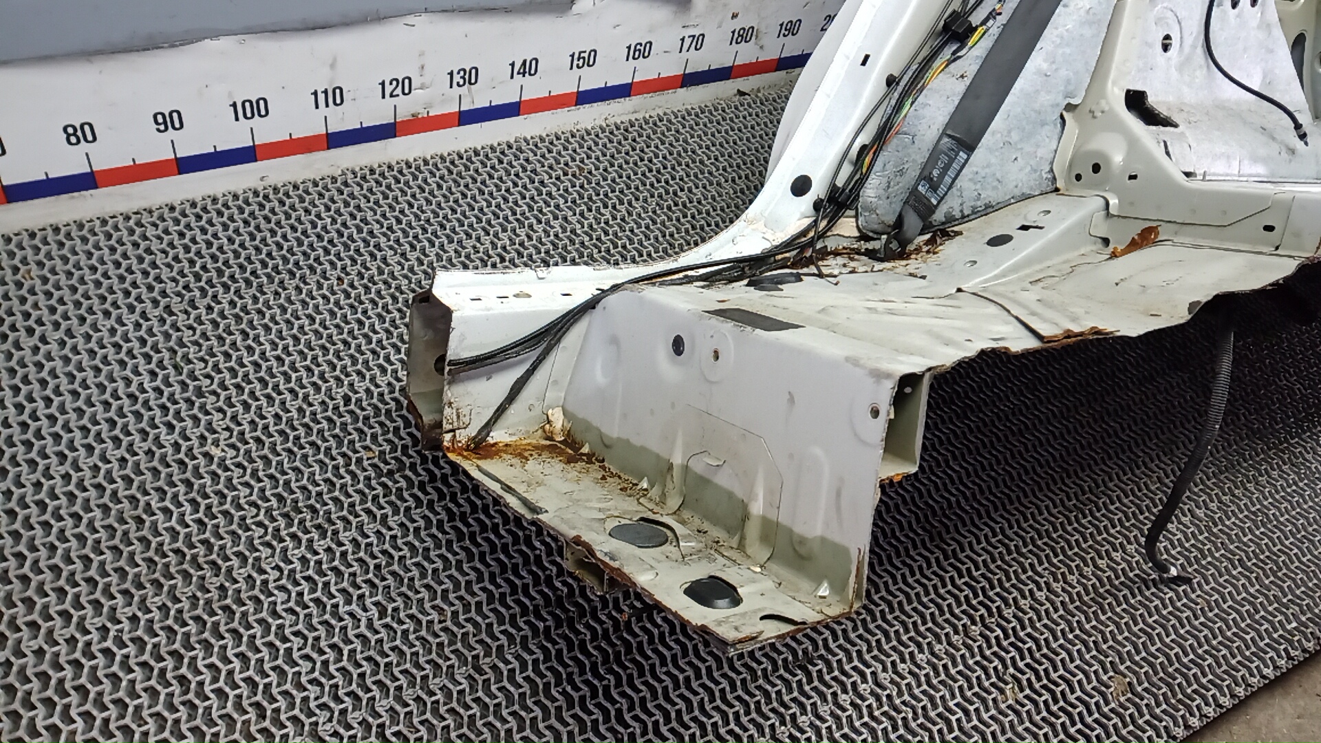 Крыло заднее правое