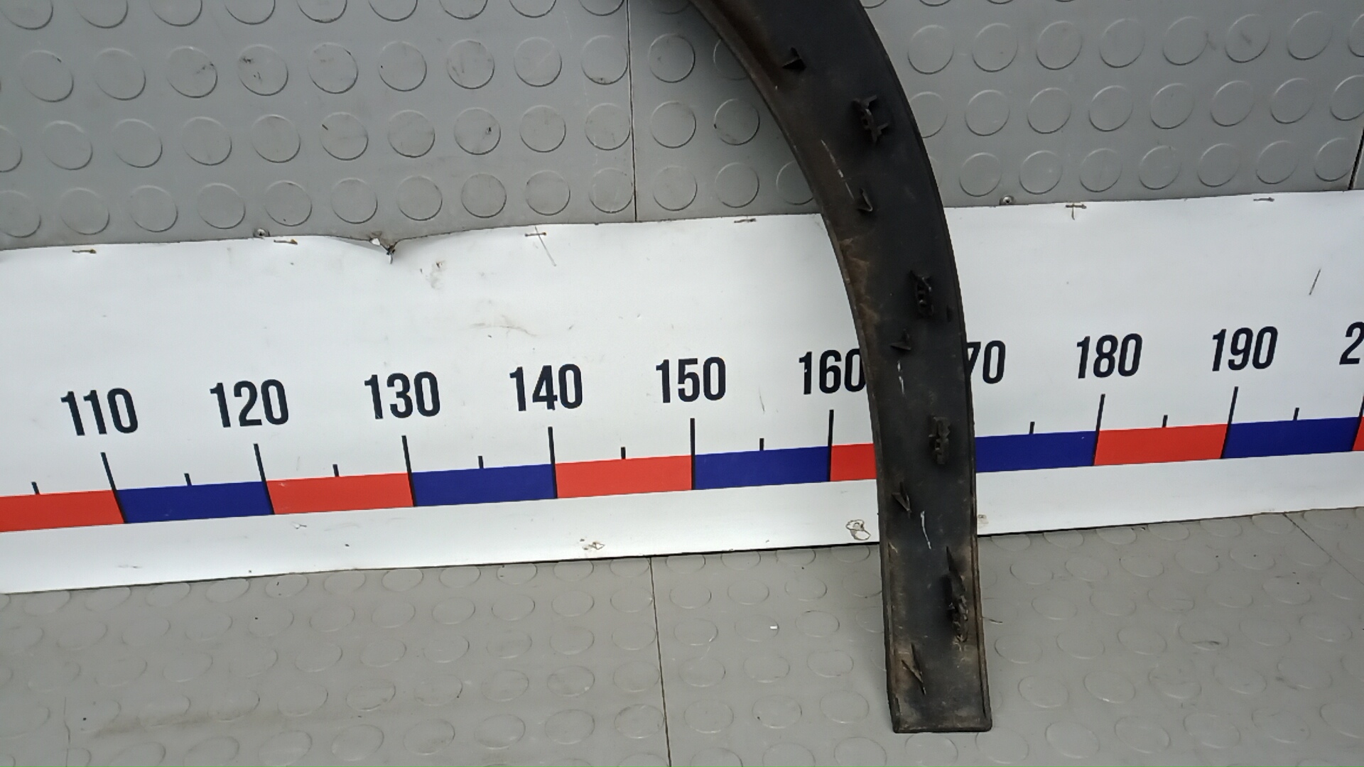 Молдинг заднего крыла правого