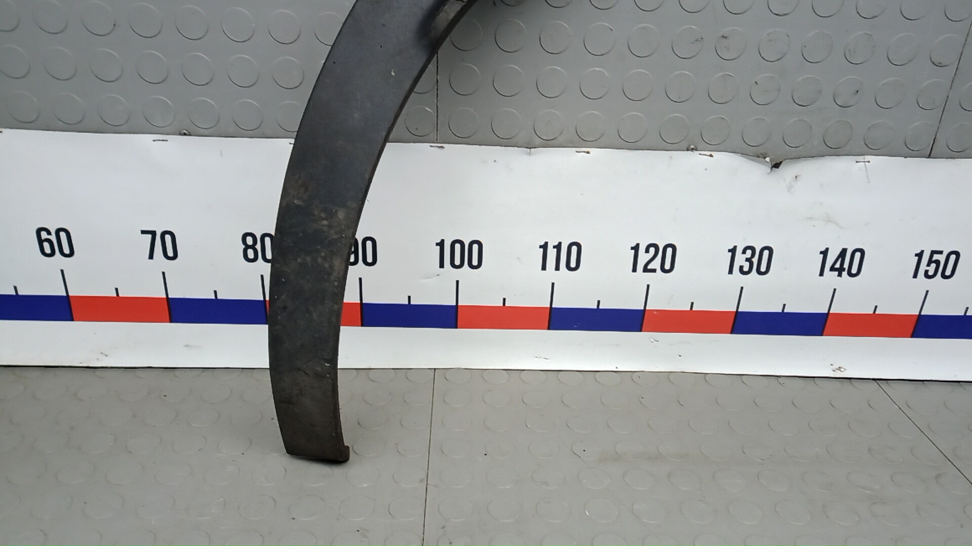 Молдинг заднего крыла правого