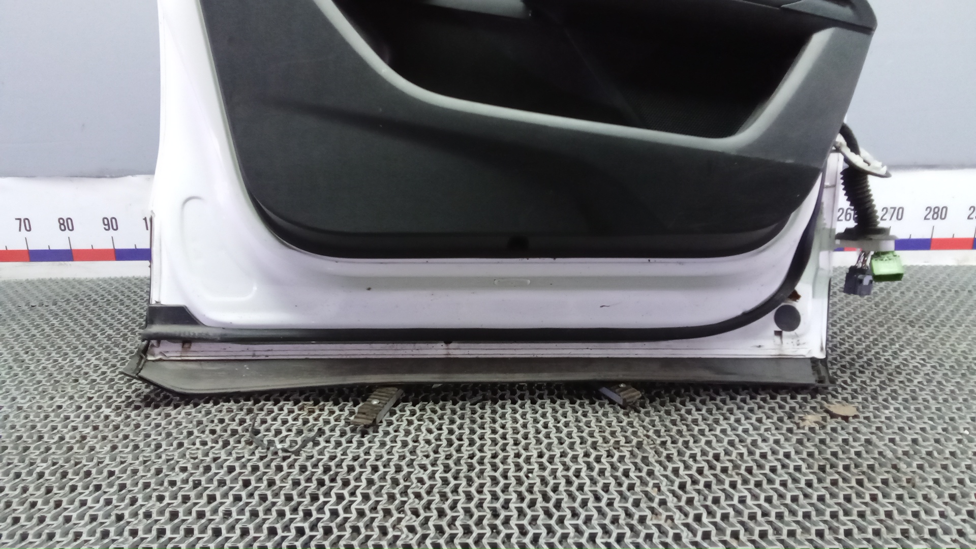 Дверь передняя левая