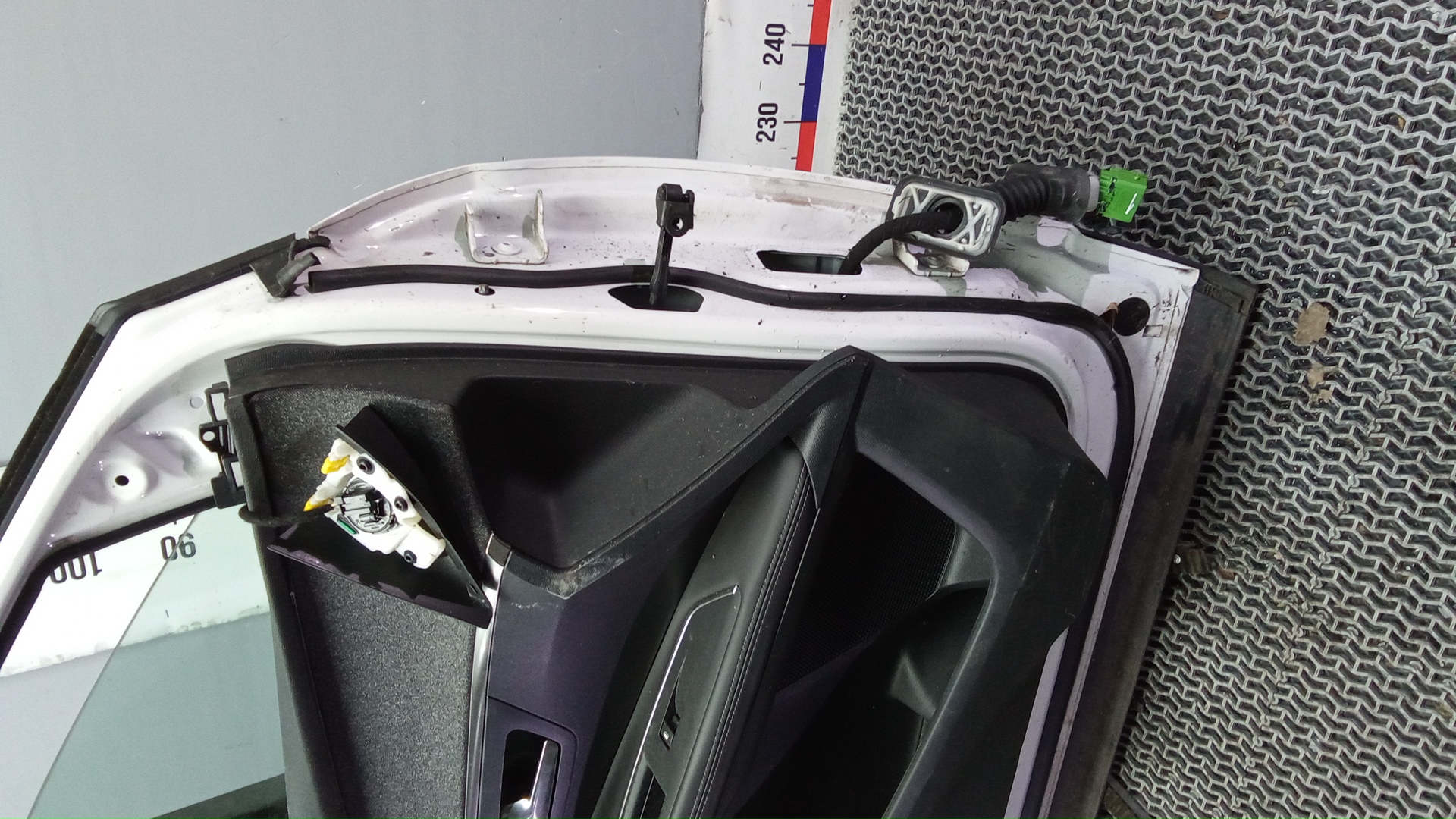 Дверь передняя левая