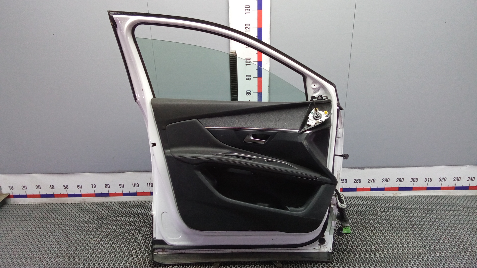 Дверь передняя левая