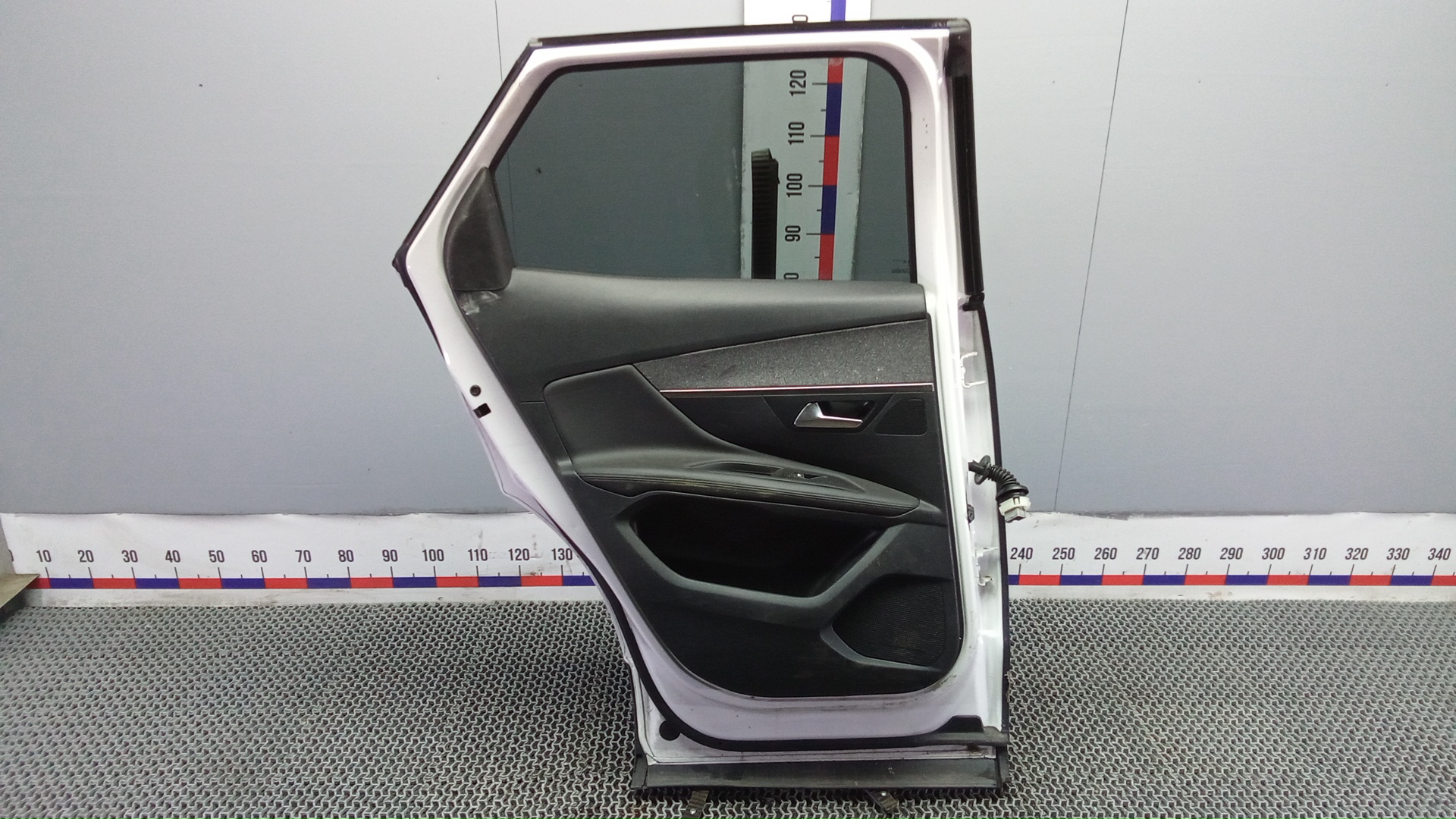 Дверь задняя левая