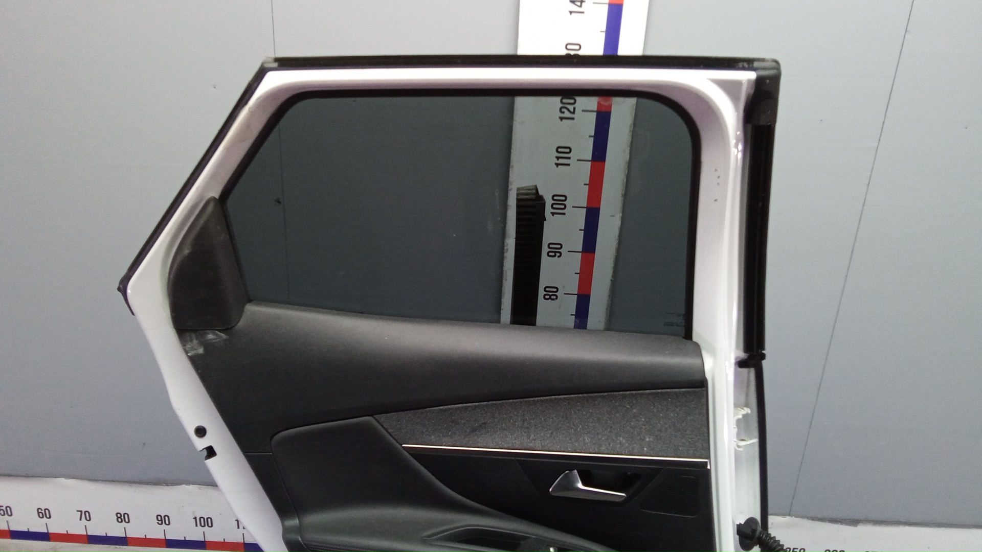 Дверь задняя левая