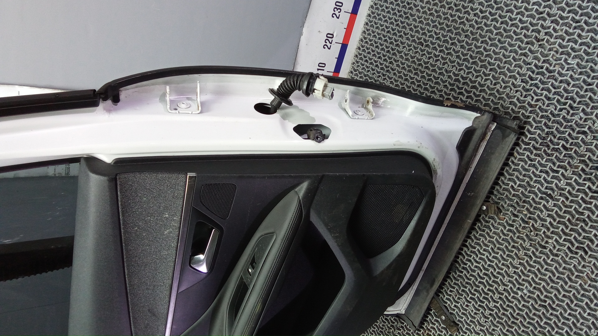 Дверь задняя левая