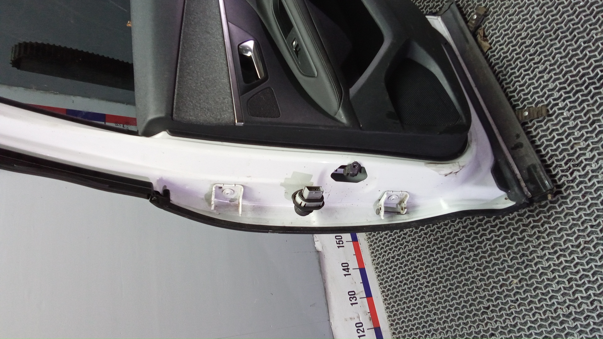 Дверь задняя правая