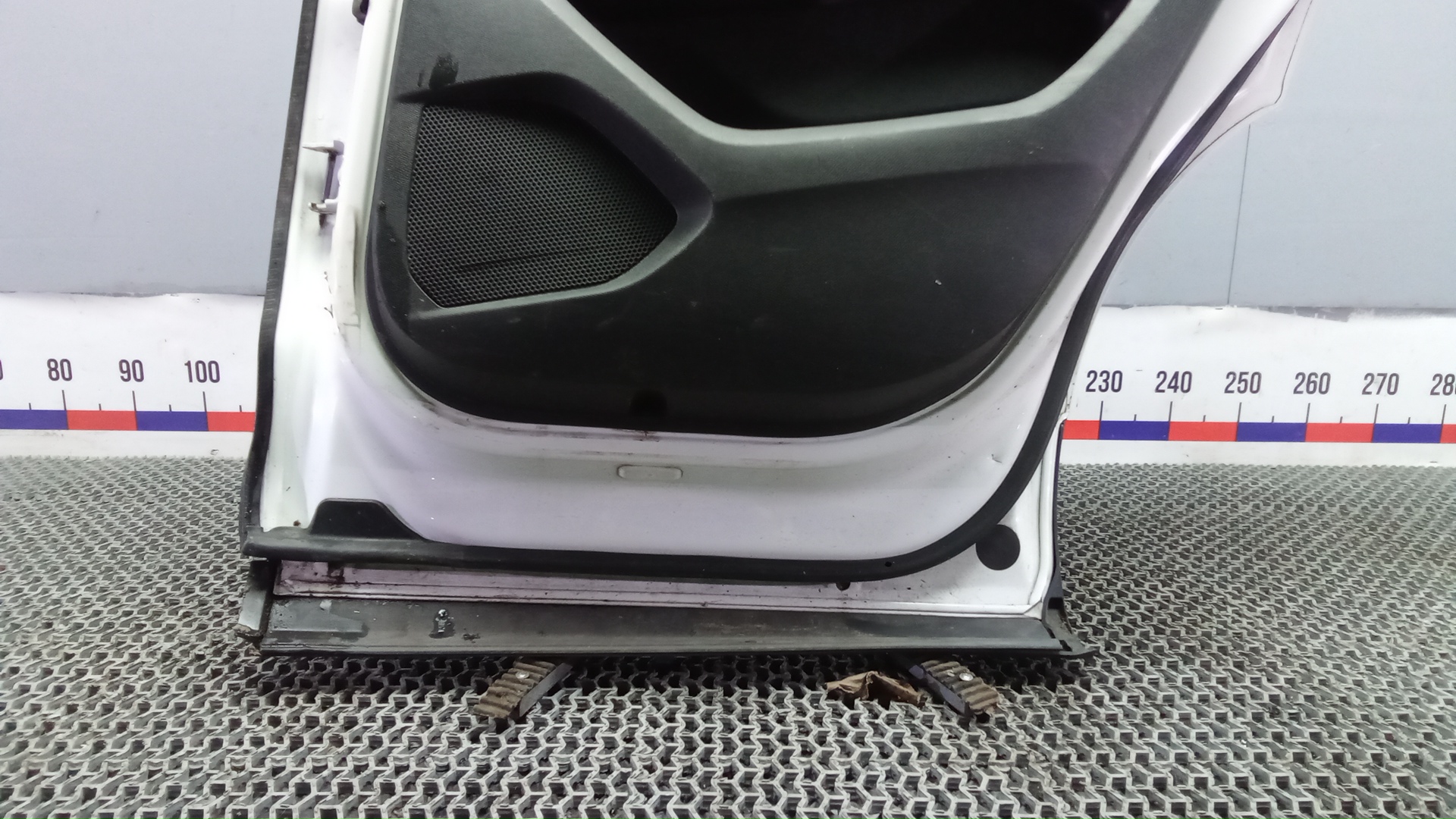 Дверь задняя правая