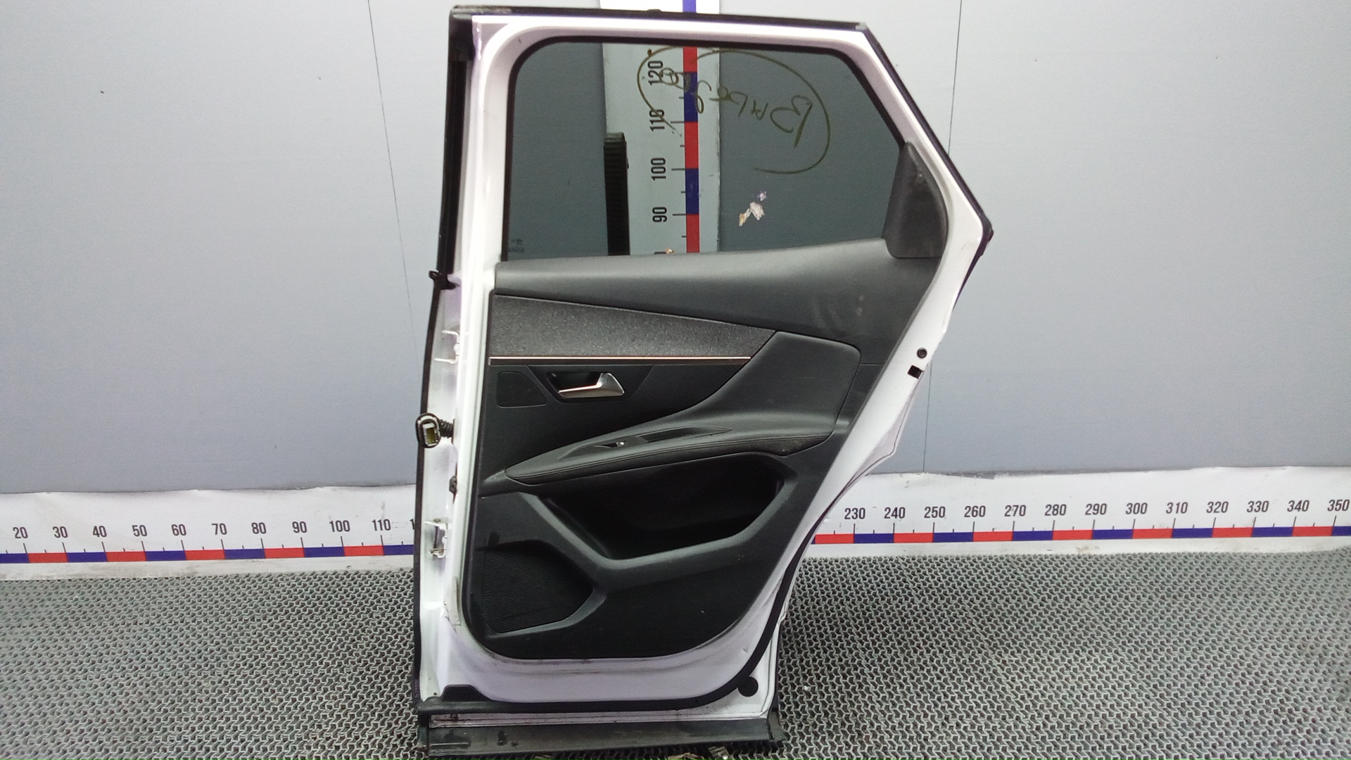 Дверь задняя правая