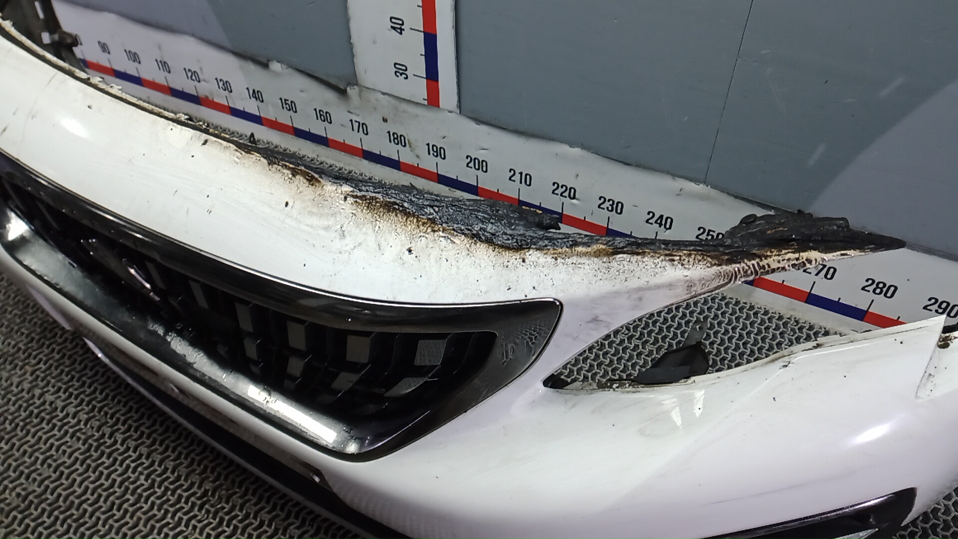 Бампер передний