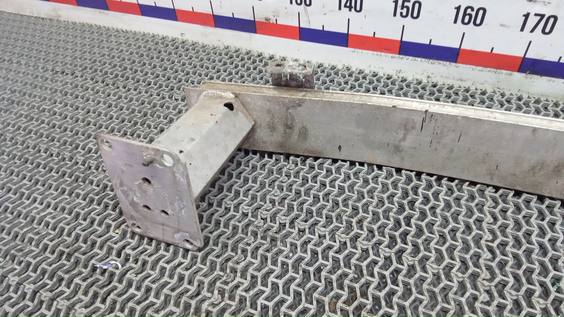 Кронштейн усилителя переднего бампера