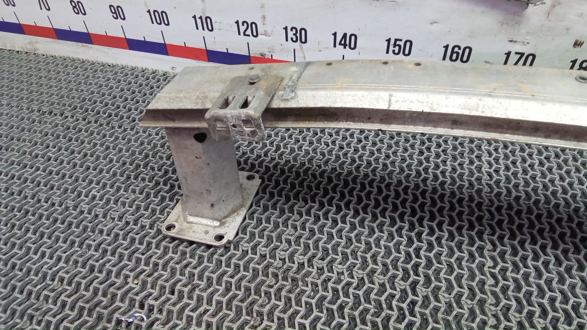 Кронштейн усилителя переднего бампера