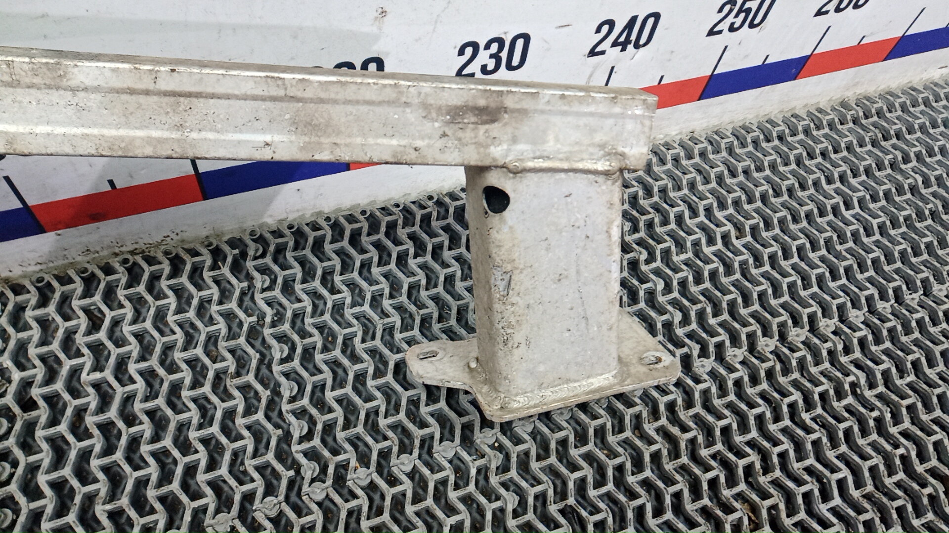 Кронштейн усилителя переднего бампера