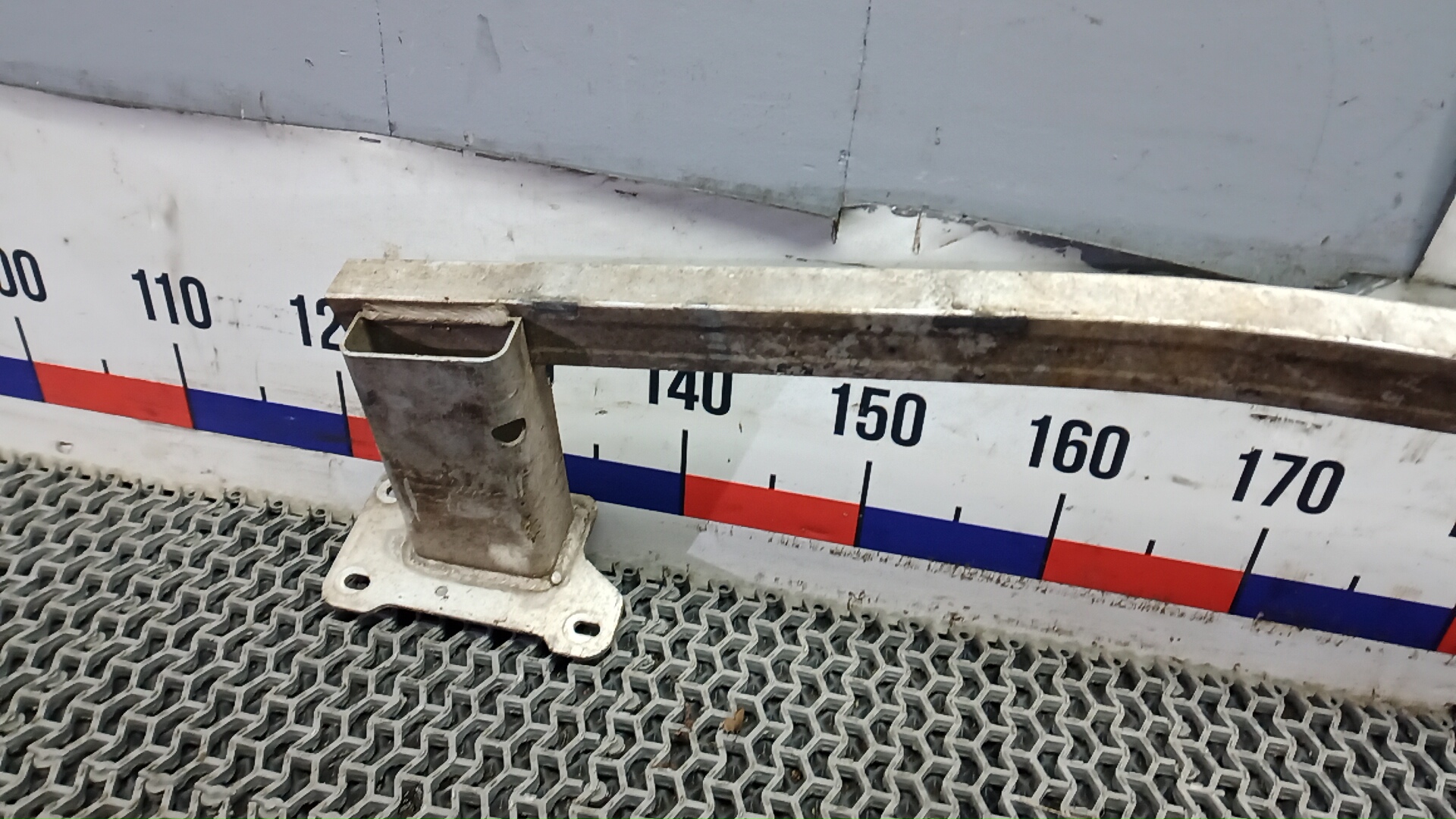 Кронштейн усилителя переднего бампера