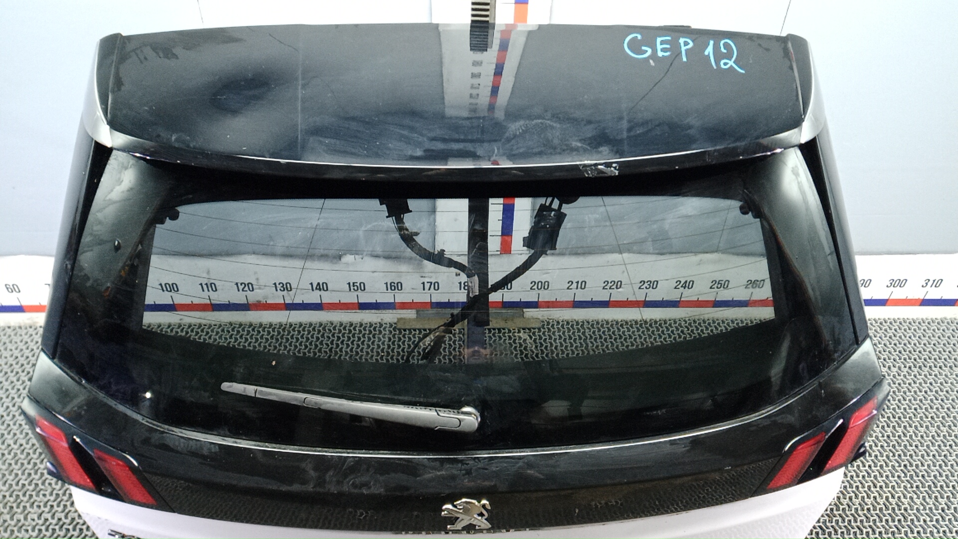 Дверь багажника