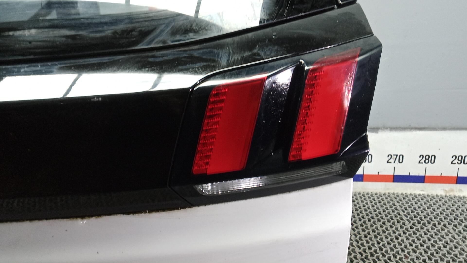 Дверь багажника