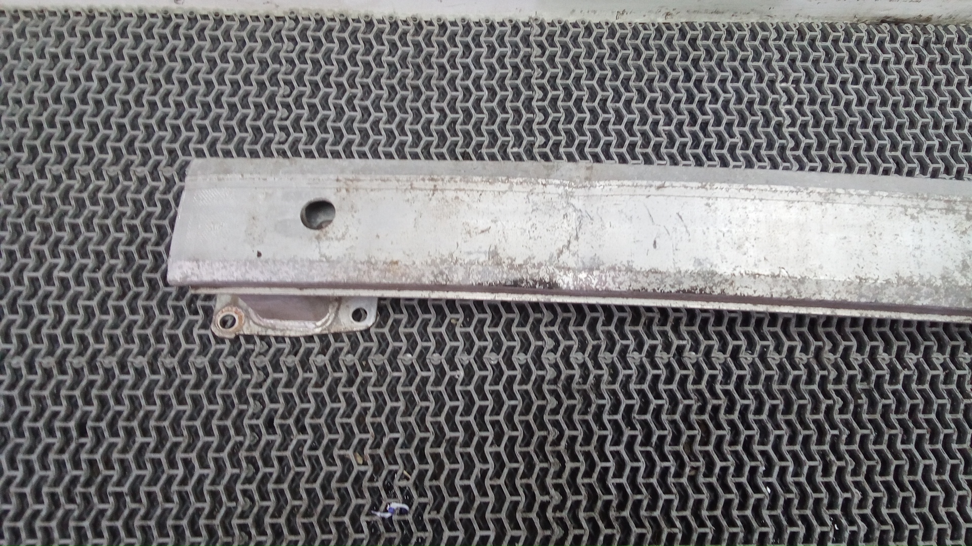 Усилитель заднего бампера