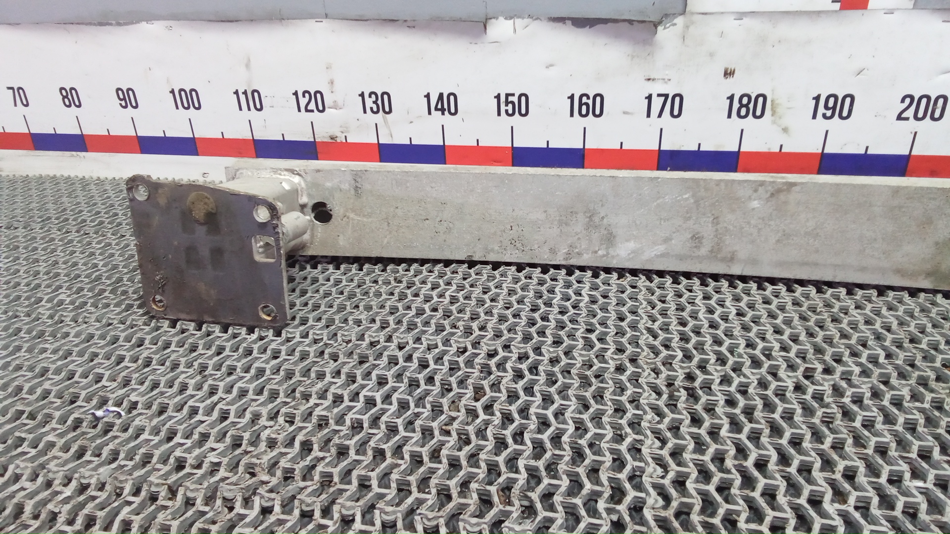 Усилитель заднего бампера