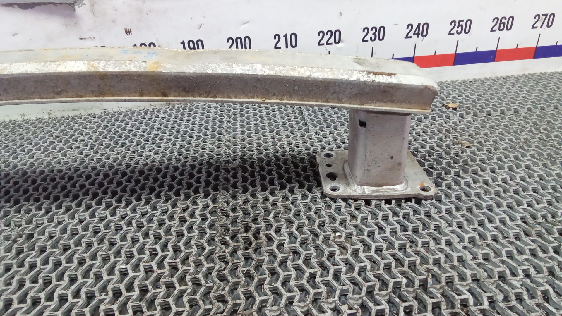 Усилитель заднего бампера