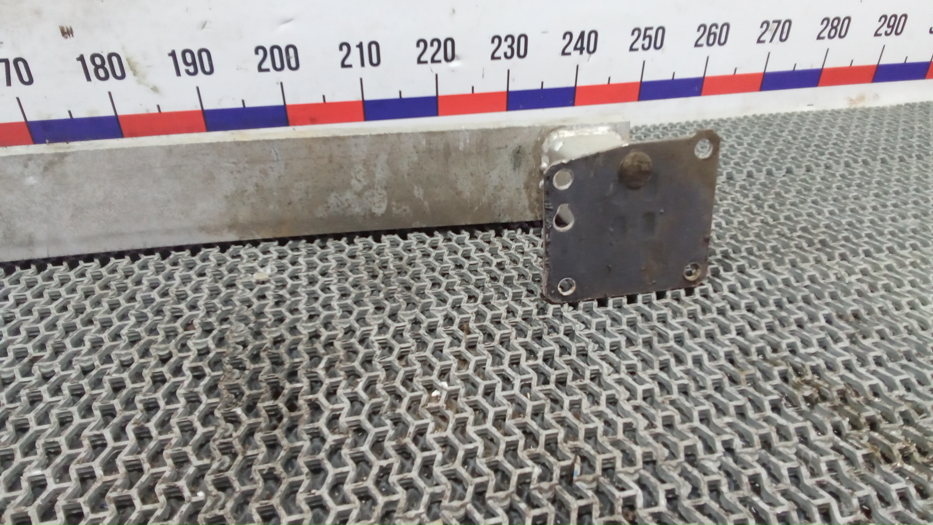 Усилитель заднего бампера