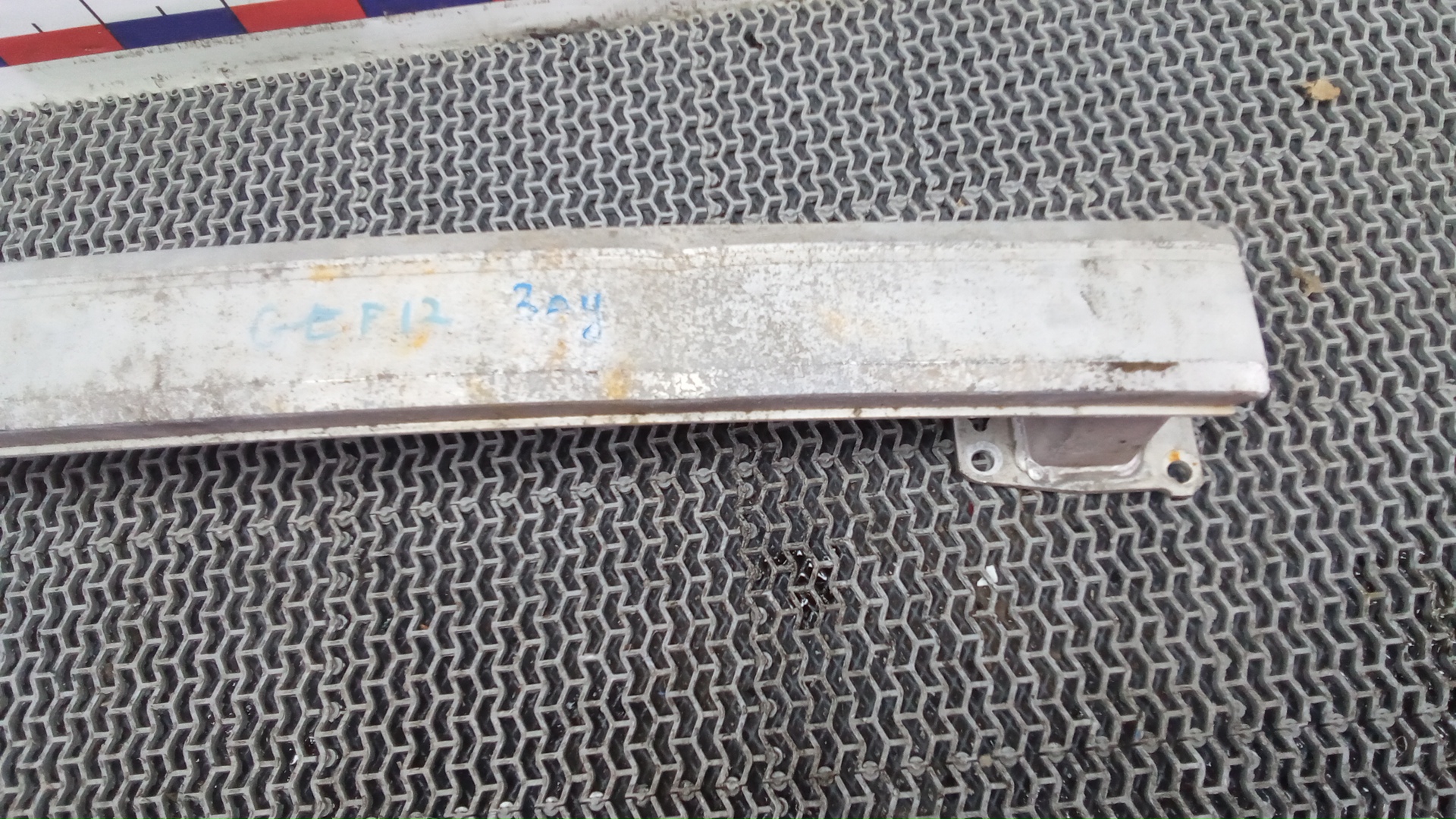 Усилитель заднего бампера