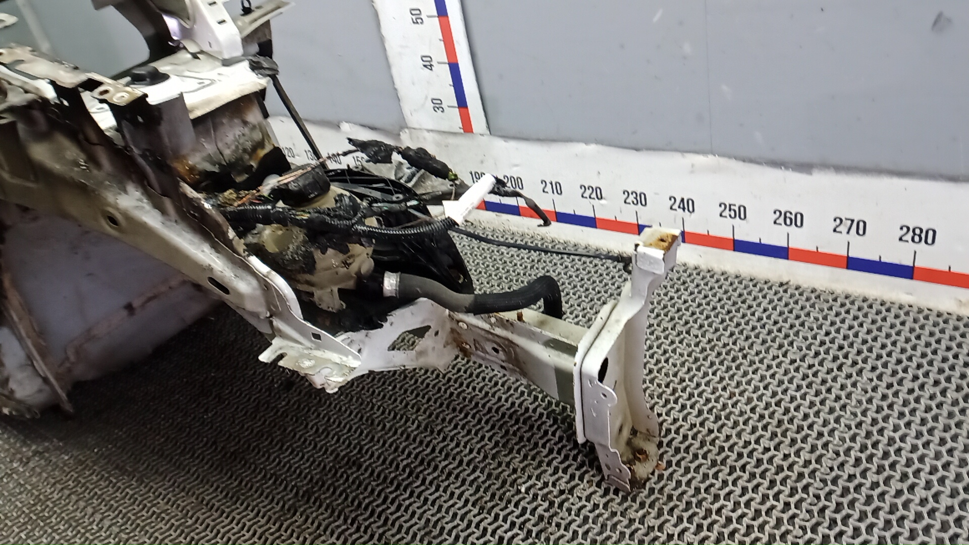 Лонжерон передний правый