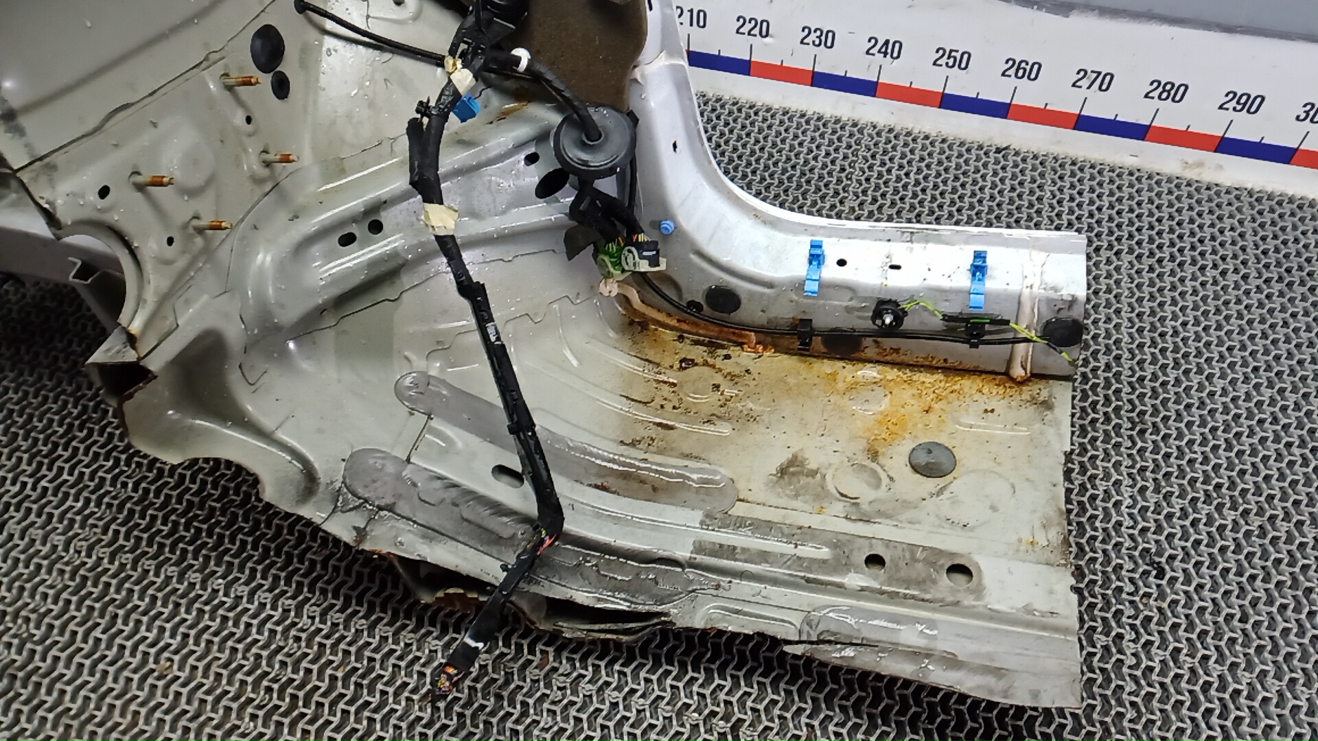 Лонжерон передний правый