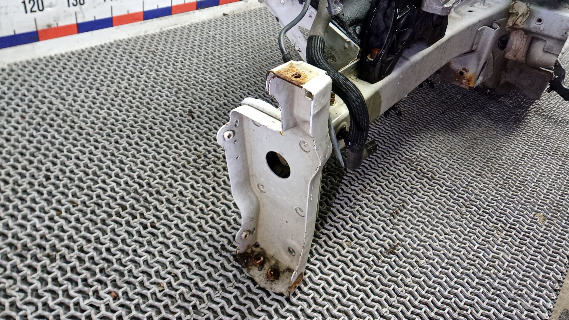 Лонжерон передний правый