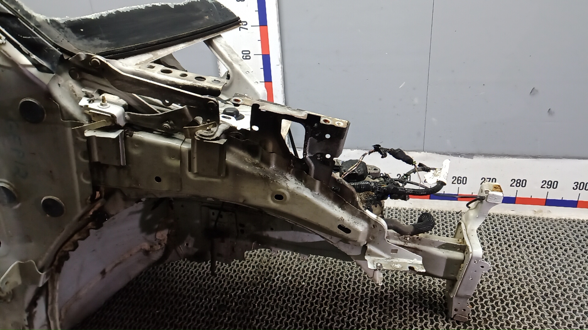 Лонжерон передний правый