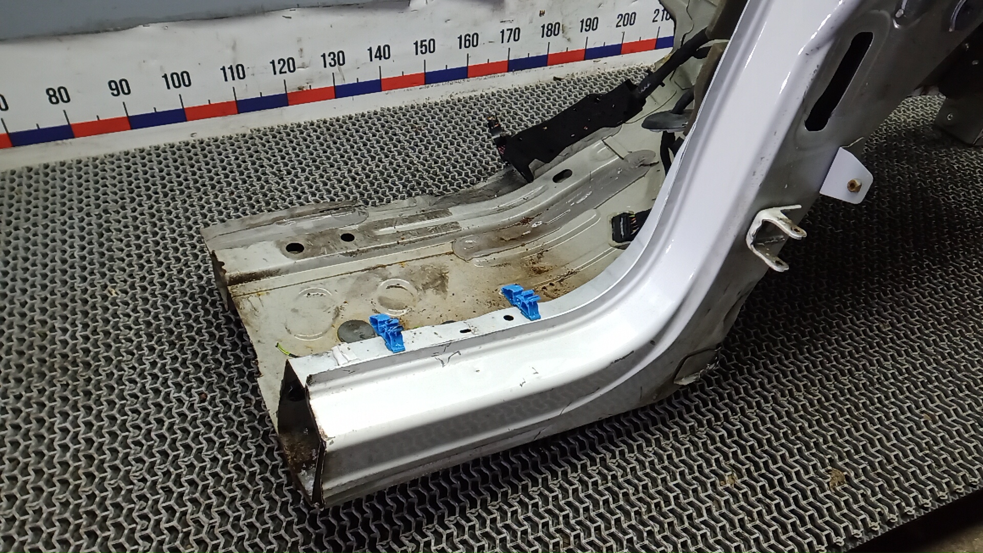 Лонжерон передний правый