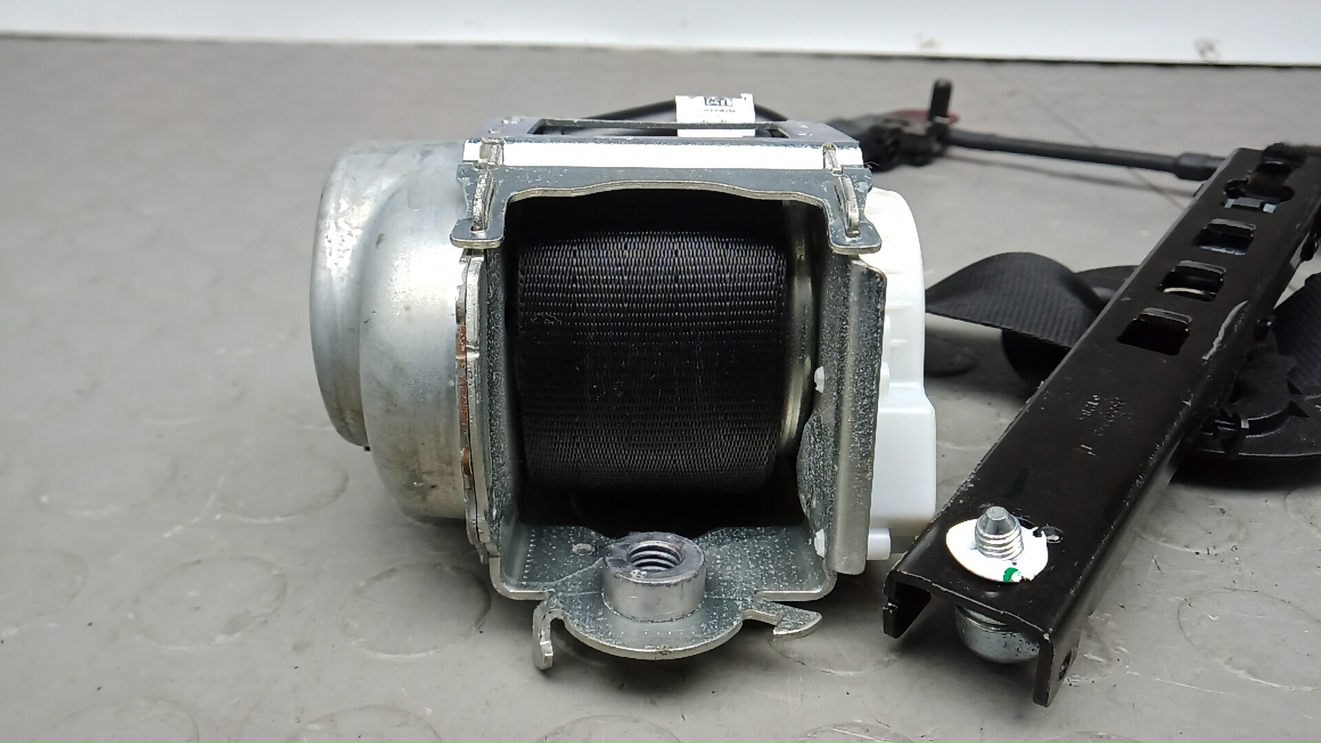 Ремень безопасности с пиропатроном