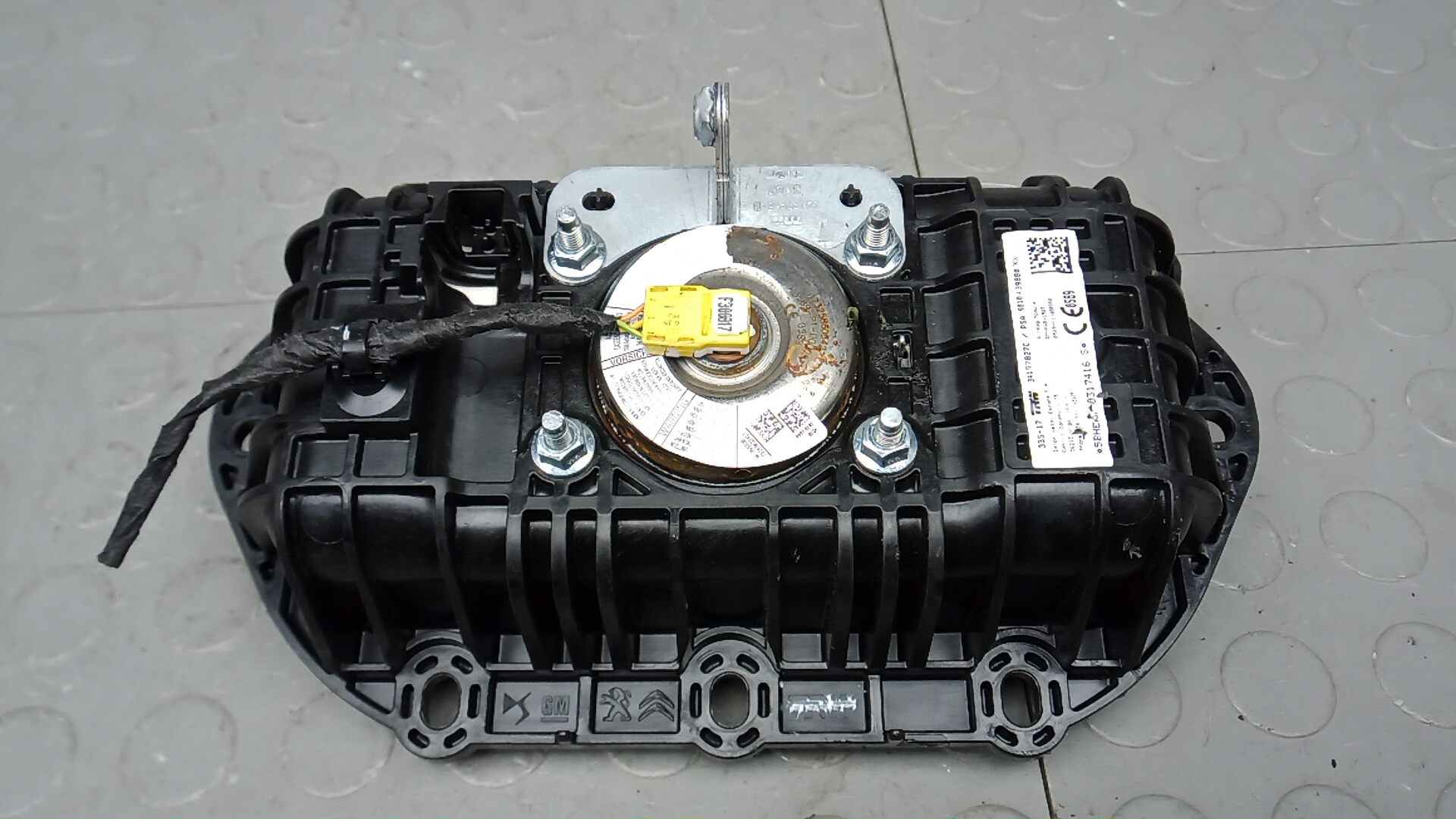 Подушка безопасности пассажирская (в торпедо)