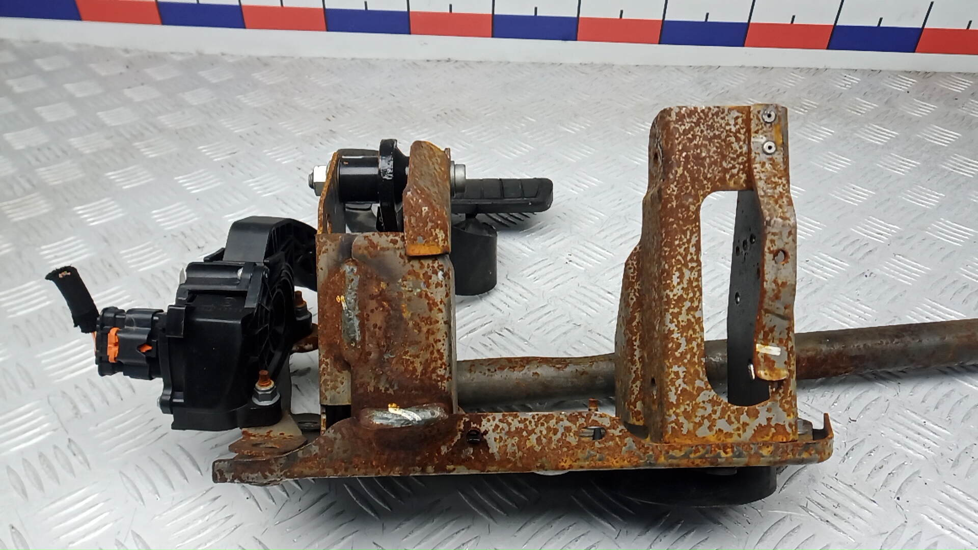 Кронштейн крепления педали