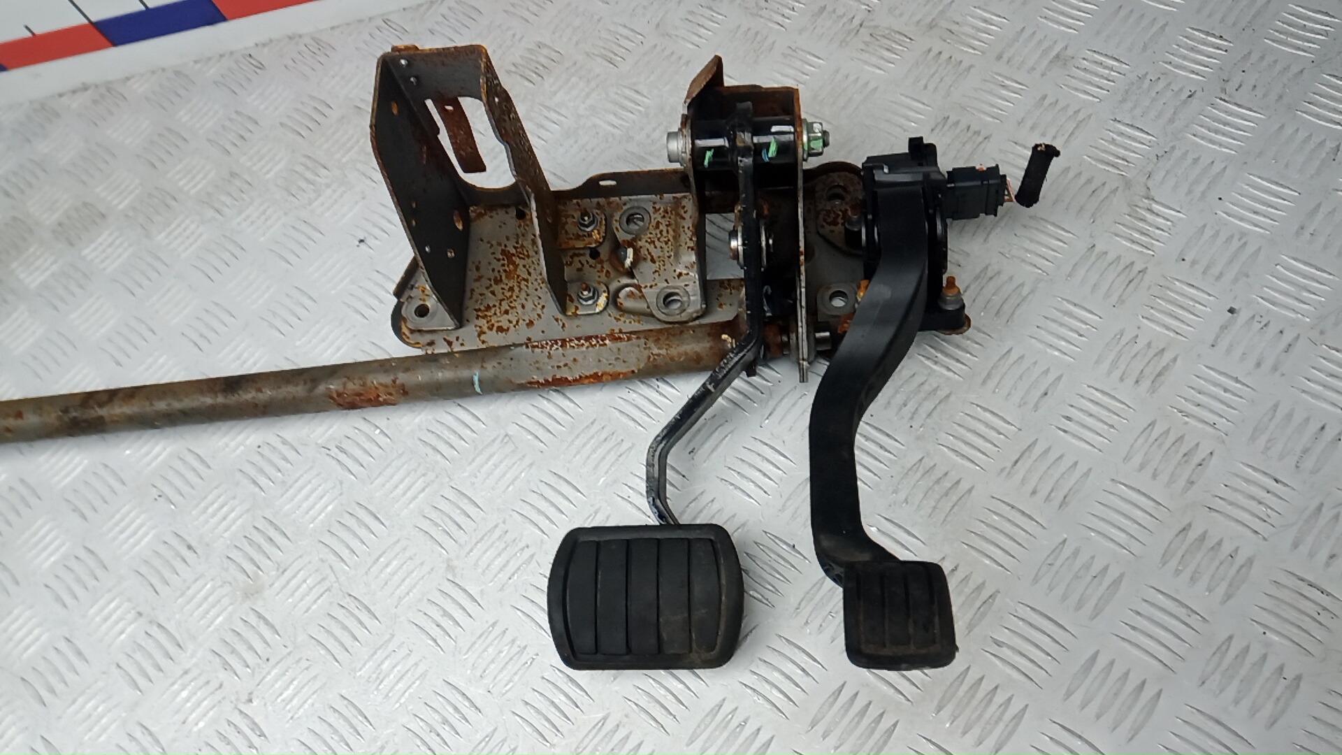 Кронштейн крепления педали