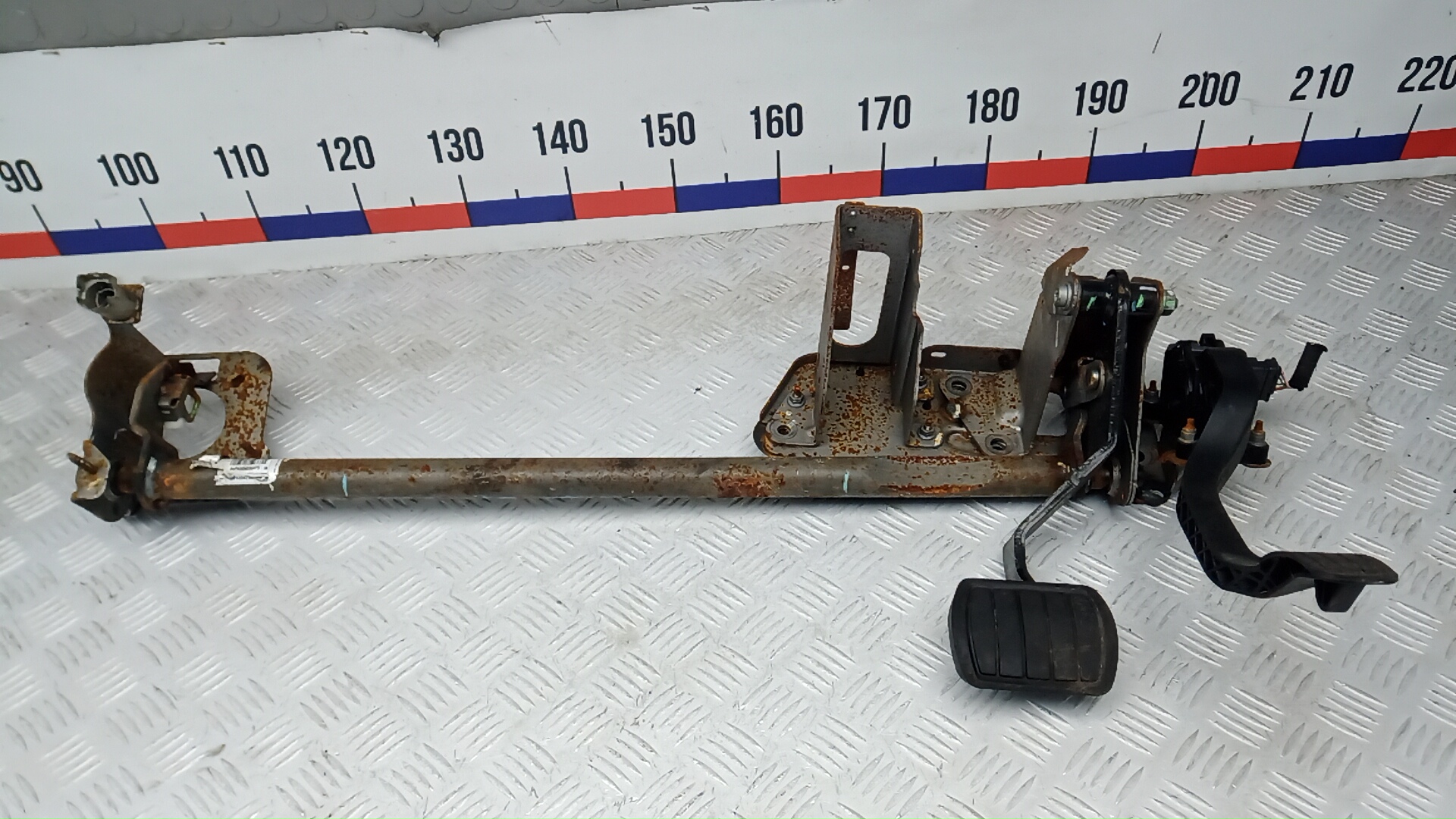 Кронштейн крепления педали