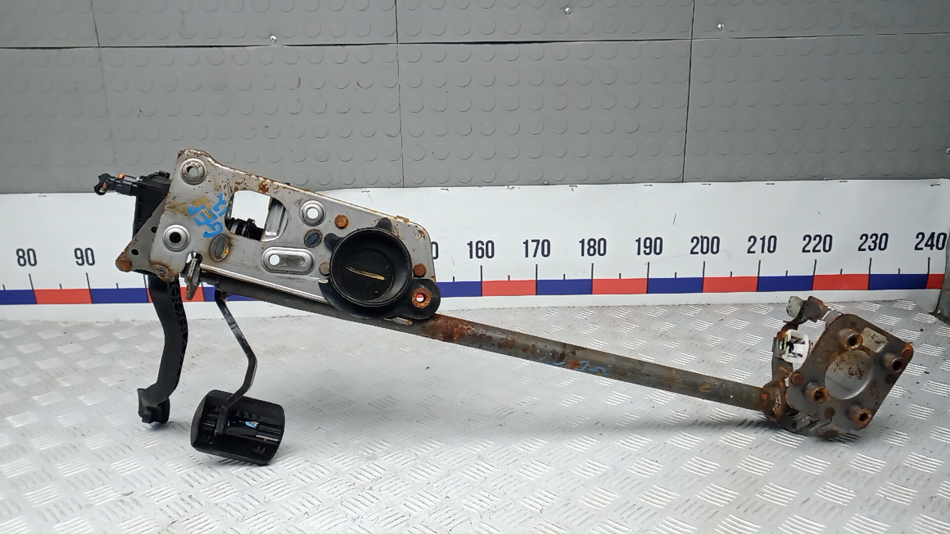 Кронштейн крепления педали