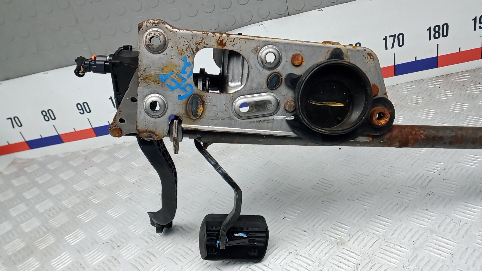 Кронштейн крепления педали