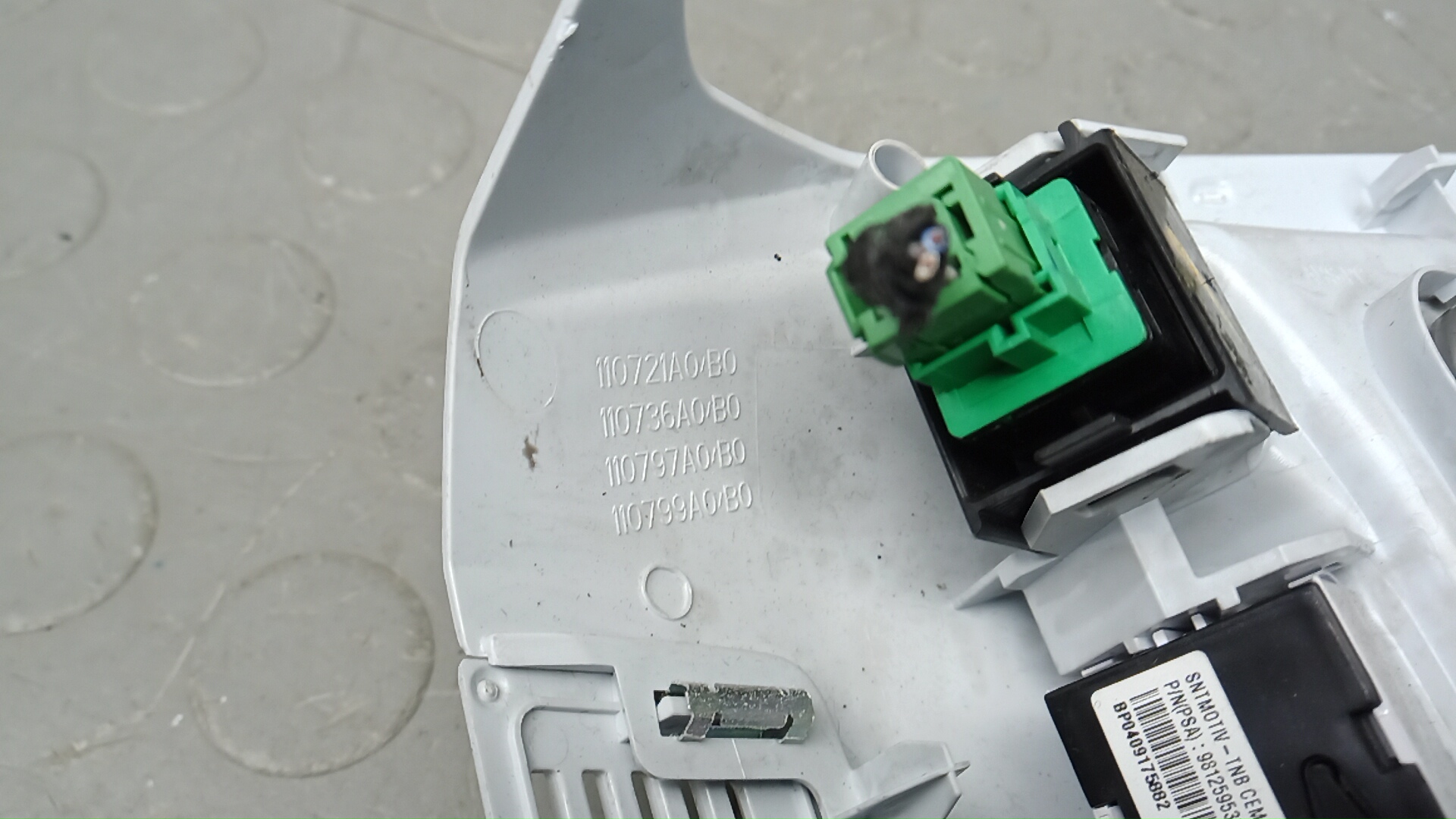 Плафон салонный