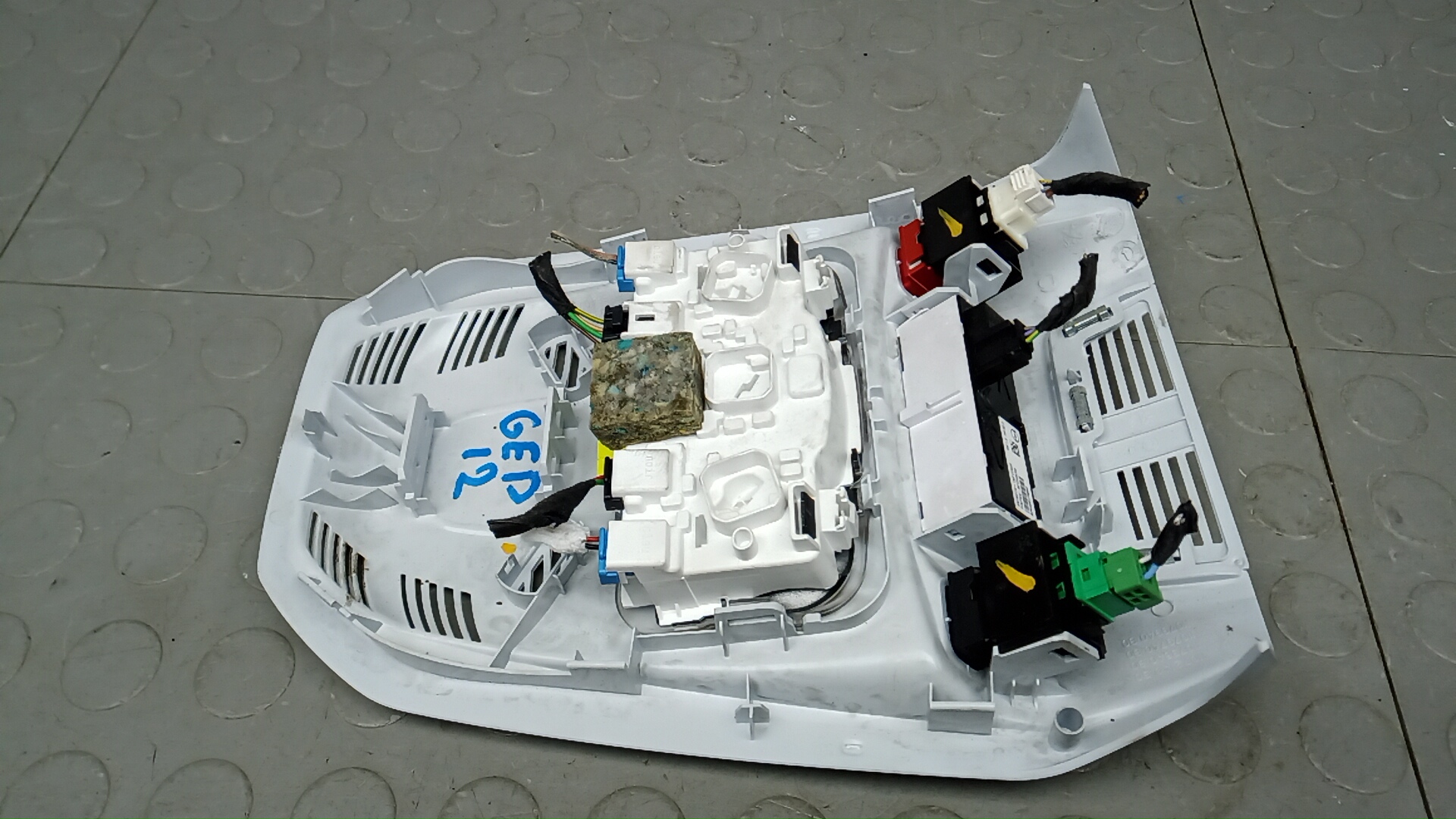 Плафон салонный