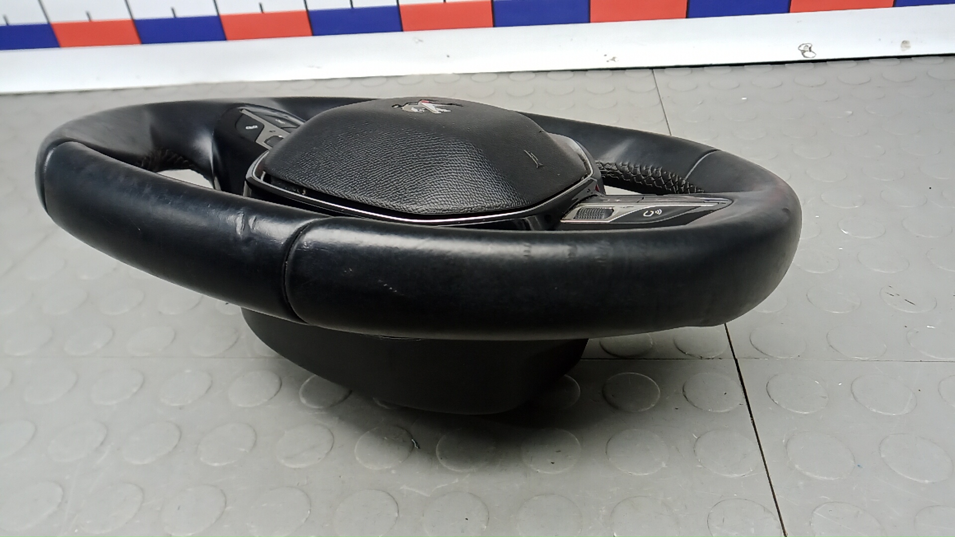 Рулевое колесо (руль)