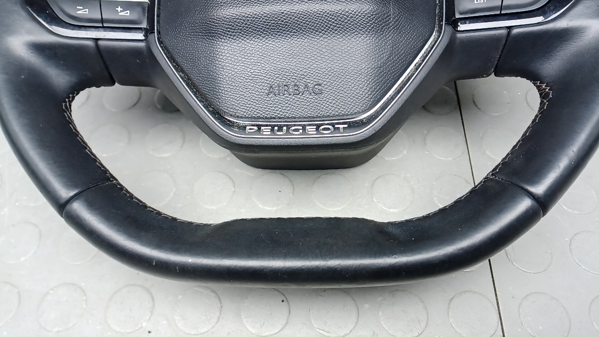 Рулевое колесо (руль)