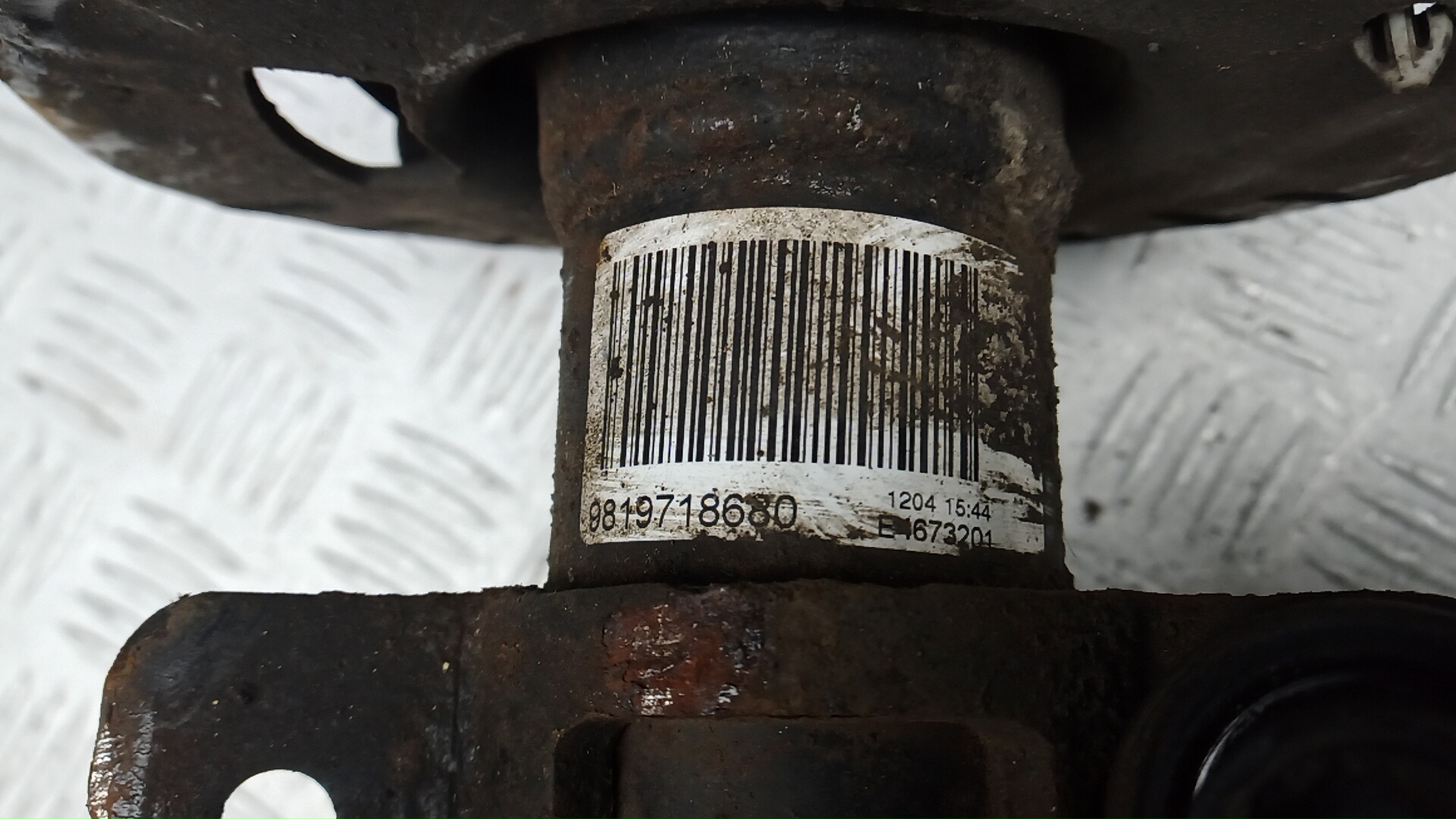 Амортизатор передний левый