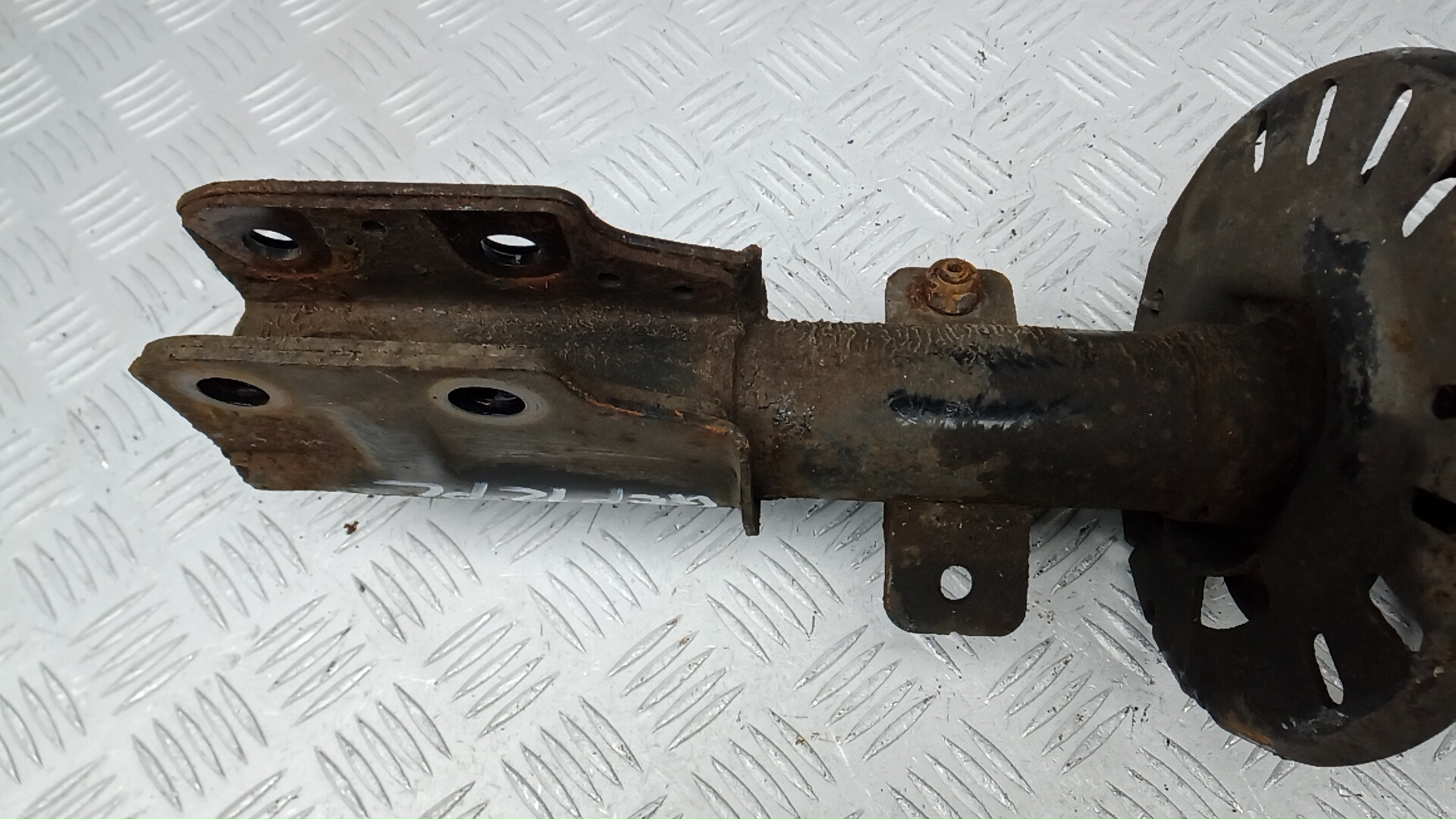 Амортизатор передний левый