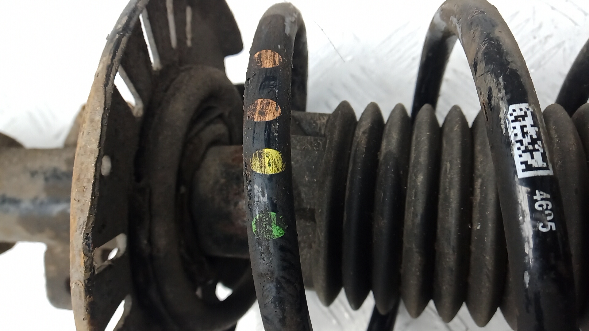 Амортизатор передний левый