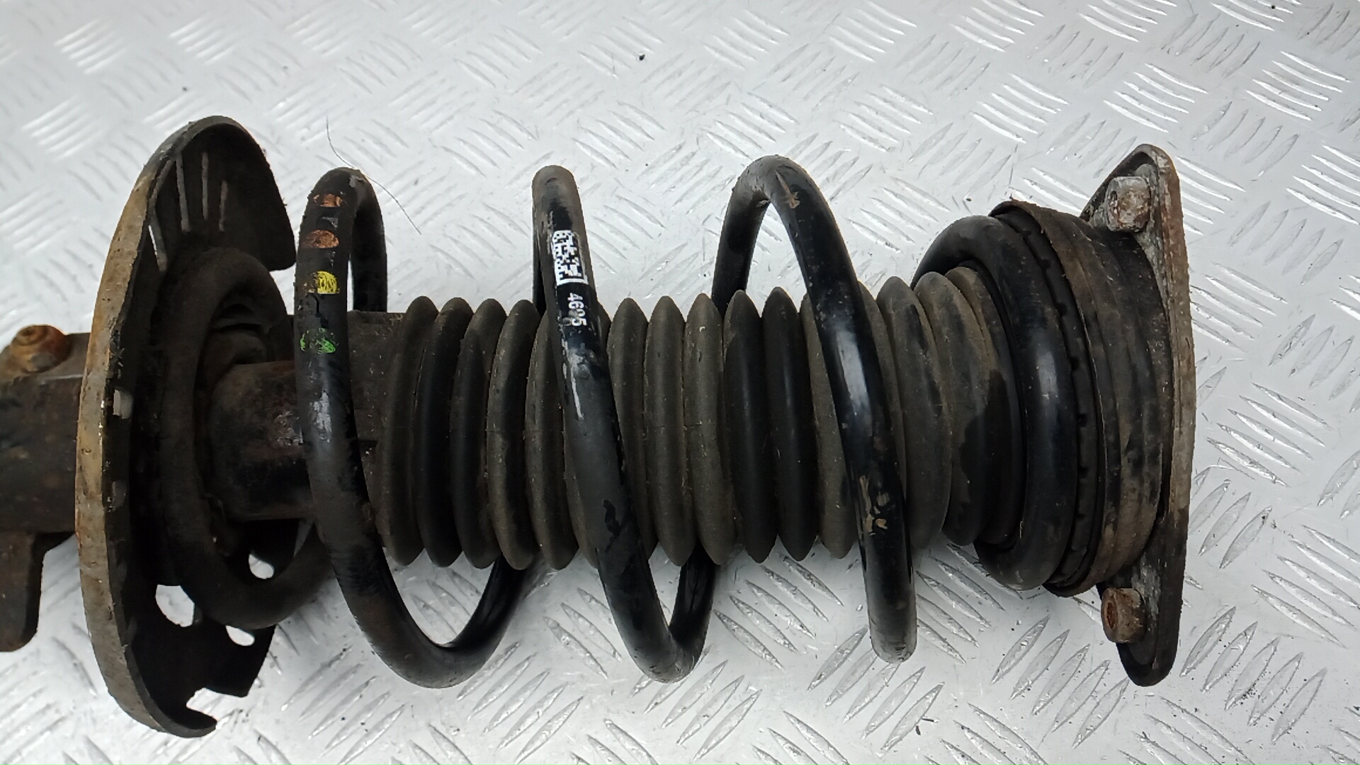 Амортизатор передний левый