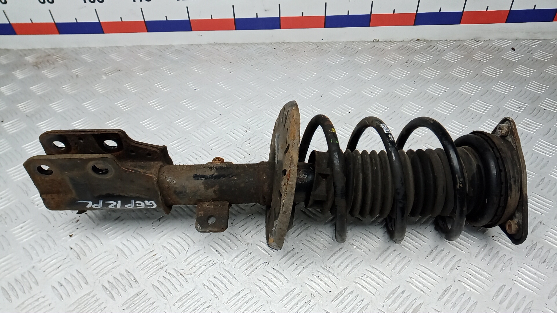 Амортизатор передний левый