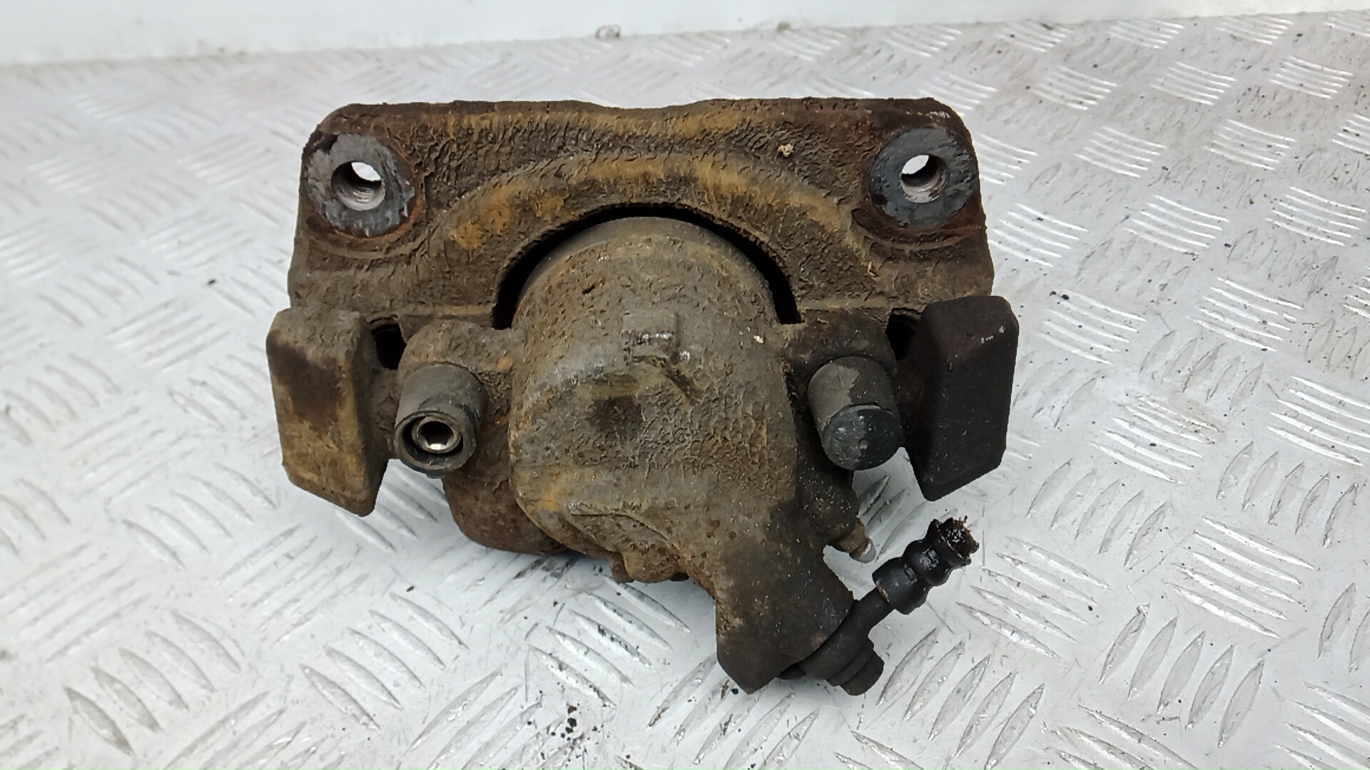 Суппорт передний левый